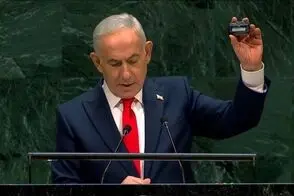 لحظه بالا آوردن یک پیجر توسط نتانیاهو در سازمان ملل