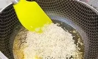طرز پخت یک غذای متفاوت با برنج و پیازچه