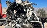 لحظه بالا کشیدن تویوتا لندکروز مچاله‌شده از داخل دره