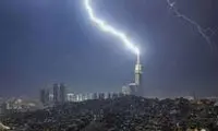 رعد و برق شدید بر روی برج ساعت مکه
