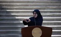 ژست خانم سخنگو در این عکس واکنش‌برانگیز شد
