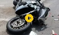 نجات معجزه‌آسای یک موتورسوار از حادثه هولناک
