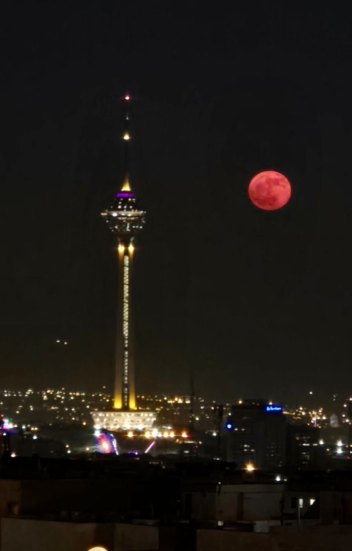   تصاویری زیبایی که امشب از ماه ثبت شد 