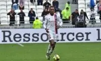 اخراج بازیکن لیون به دلیل بی‌ادبی در رختکن!