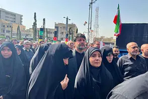 حضور وزیر راه در دسته عزاداری چهلم رهبر شهید