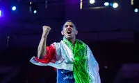 ادای احترام قهرمان کشتی آزاد جهان به حسن یزدانی