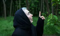 علت چادر سر کردن پروانه‌ معصومی در دیدار با رهبر انقلاب
