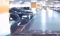 خسارت به ماشین میلیاردی توسط راننده زن بی‌حواس
