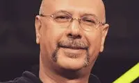 آواز خوانی جناب خان به زبان انگلیسی همه را حیرت زده کرد!