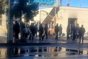 تصاویر جدید از اوضاع مقابل فرمانداری فسا