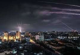 لحظه رعب‌آور اصابت راکت حماس به شهری در اسرائیل