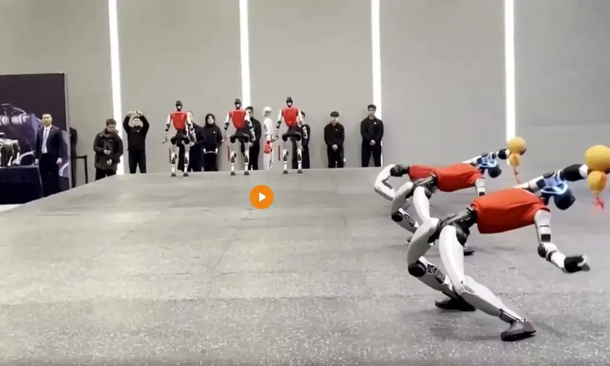 هنرنمایی ربات‌های چینی مقابل صدراعظم آلمان