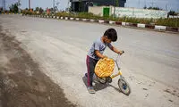 سه‌چرخه بچه‌ام را بگیر، یک کیلو برنج بده!