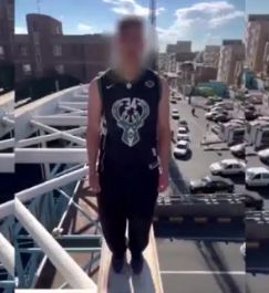 ویدئویی از اقدام جنون‌آمیز پسر جوان روی پل نواب