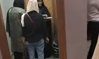 فروش شال یک‌بار‎مصرف در یک کنسرت حاشیه‌ساز شد!