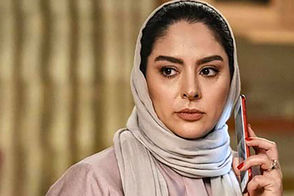 عکسی از خوشگذرانی مارال بنی‌آدم در کنار دریا