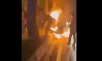 لحظه هولناک آتش زدن یک بسیجی (۱۸+)