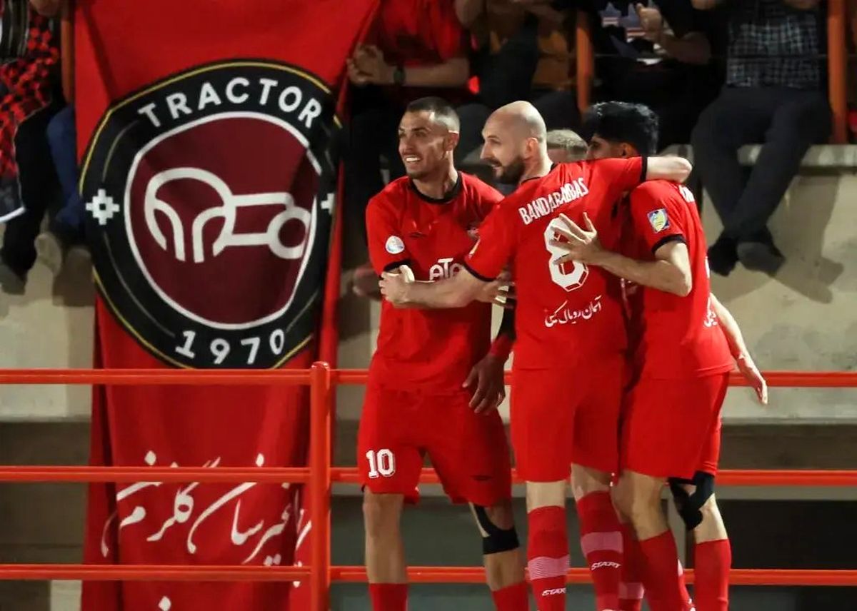 ناگهان یک جام به لوگوی تراکتور چسبید!