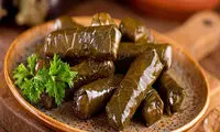 طرز تهیه دلمه برگ مو با رب انار و سس مخصوص