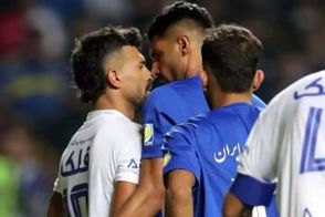 استقلالی‌ها در بازی جنجالی اهواز بدهکار هم شدند