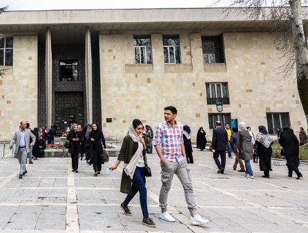 صف باورنکردنی در تهران برای بازدید از کاخ نیاوران