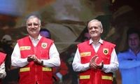 پزشکیان و زاکانی در لباس آتش‌نشانی!
