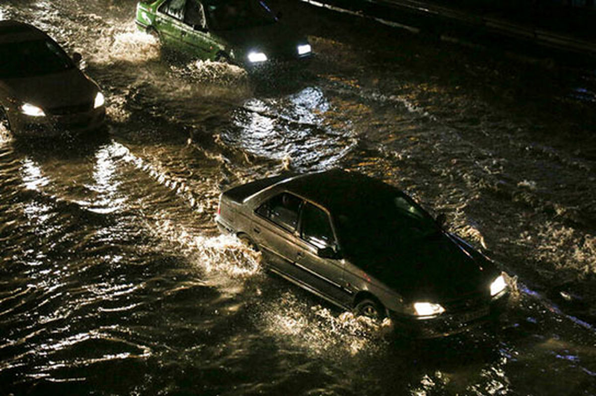 بارش شدید باران باعث آب‌گرفتی در تهران شد