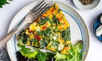 طرز تهیه کوکو سیب زمینی و اسفناج؛ شام فوری و خوشمزه