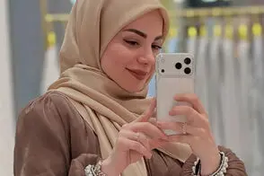 سلفی آینه‌ای خانم مجری با استایلی مجلسی