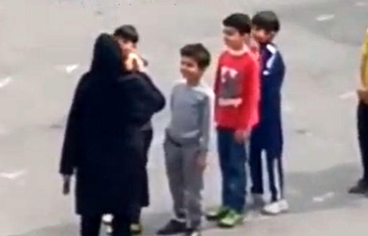 تصاویر لو رفته از تنبیه بدنی دانشآموزان با شلنگ!