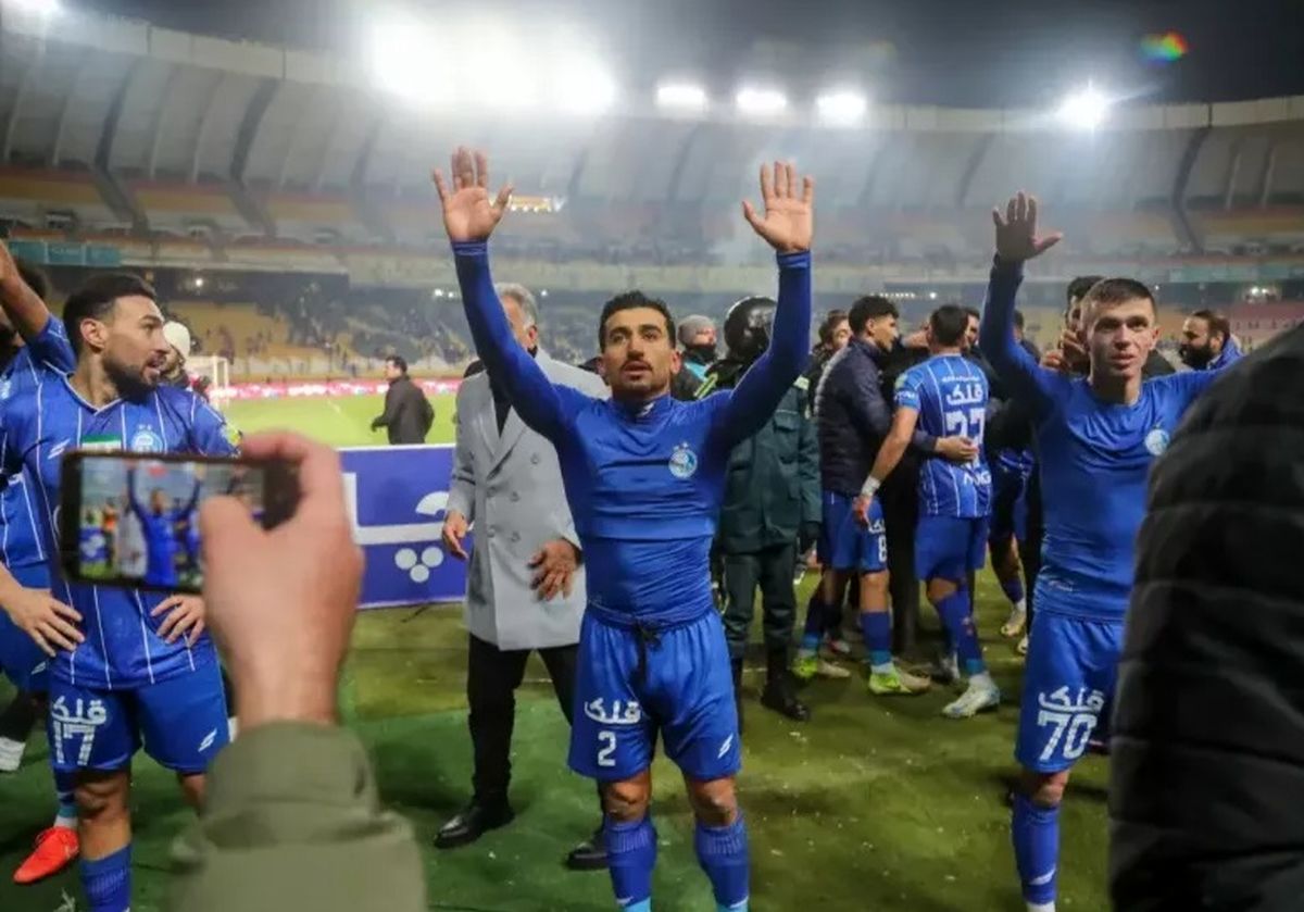 شادی گل استقلالی‌ها در نقش جهان پُر انتقاد شد