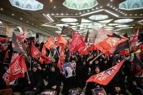 فرزندان سردار سلیمانی در مراسم چهلم رهبر شهید
