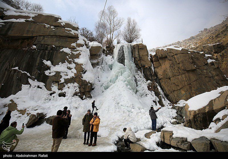 تصاویری کم‌سابقه از آبشار یخ‌زده 12متری همدان