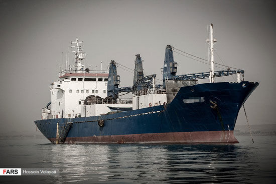 توقیف کشتی با ۷۰۰ تُن ماهی صید شده غیرقانونی