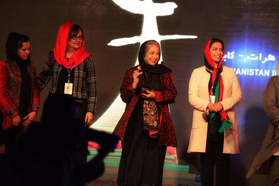تندیس ویژه جشنواره زنان هرات برای بنی اعتماد