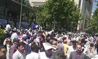کاسپینی‌ها مقابل بانک مرکزی کفن پوش شدند