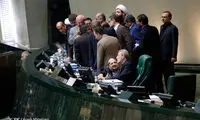 عکس سوال برانگیز از شریعتمداری در صحن مجلس