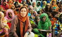 مهتاب کرامتی در میان زنان و کودکان آفریقایی