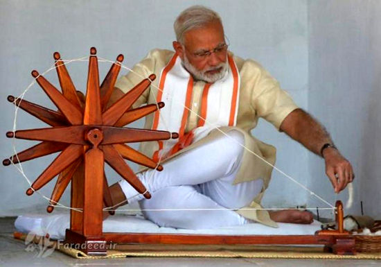 نخست‌ وزیر هند پای چرخ نخ‌ ریسی