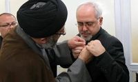 ظریف مادرش را به سفر زیارتی برد