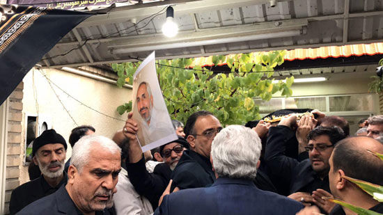 حضور احمدی‌ نژاد در مراسم تشییع پیکر برادرش