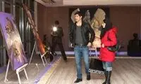 کریم باقری و همسرش در یک گالری/ عکس