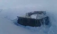 مدفون شدن ۶ روزه خودروی معلمان زیر برف