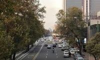 تصویری از حمل بار با ماشین ۳۰ میلیاردی در تهران!