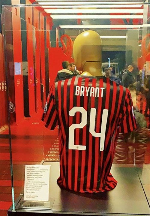 پیراهن برایانت در موزه میلان قرار گرفت