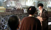 ورود رهبر انقلاب و سید حسن به حرم امام