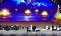 دستگیری زن سعودی به جرم بغل کردن خواننده مرد