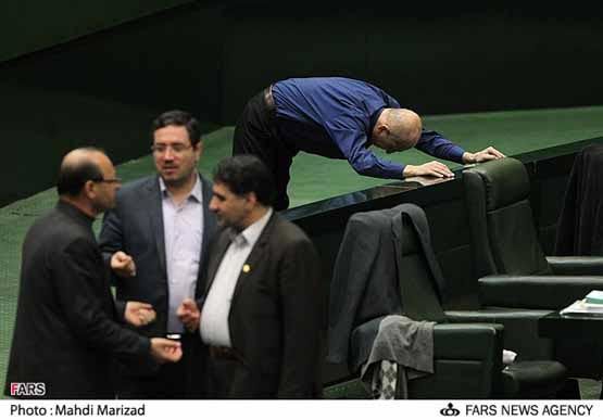 عکس روز: نرمش یک نماینده در صحن مجلس