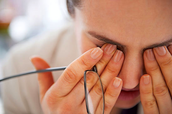 سکته چشمی چیست؟ علائم، علل و راه‌های درمان آن را بشناسید