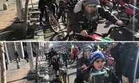 نوجوانان دوچرخه‌سوار در راهپیمایی ٢٢ بهمن